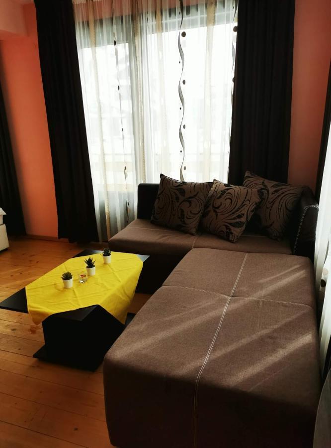 Apartments Black Horse ปอมโปโรโว ภายนอก รูปภาพ